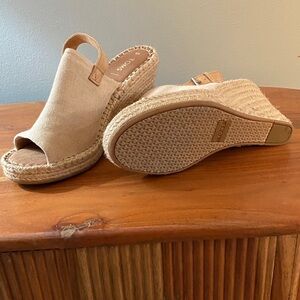 TOMS Women's Cream Espadrille Wedges